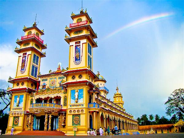 Святой Престол КаоДай в г.Тэйнинь, Вьетнам